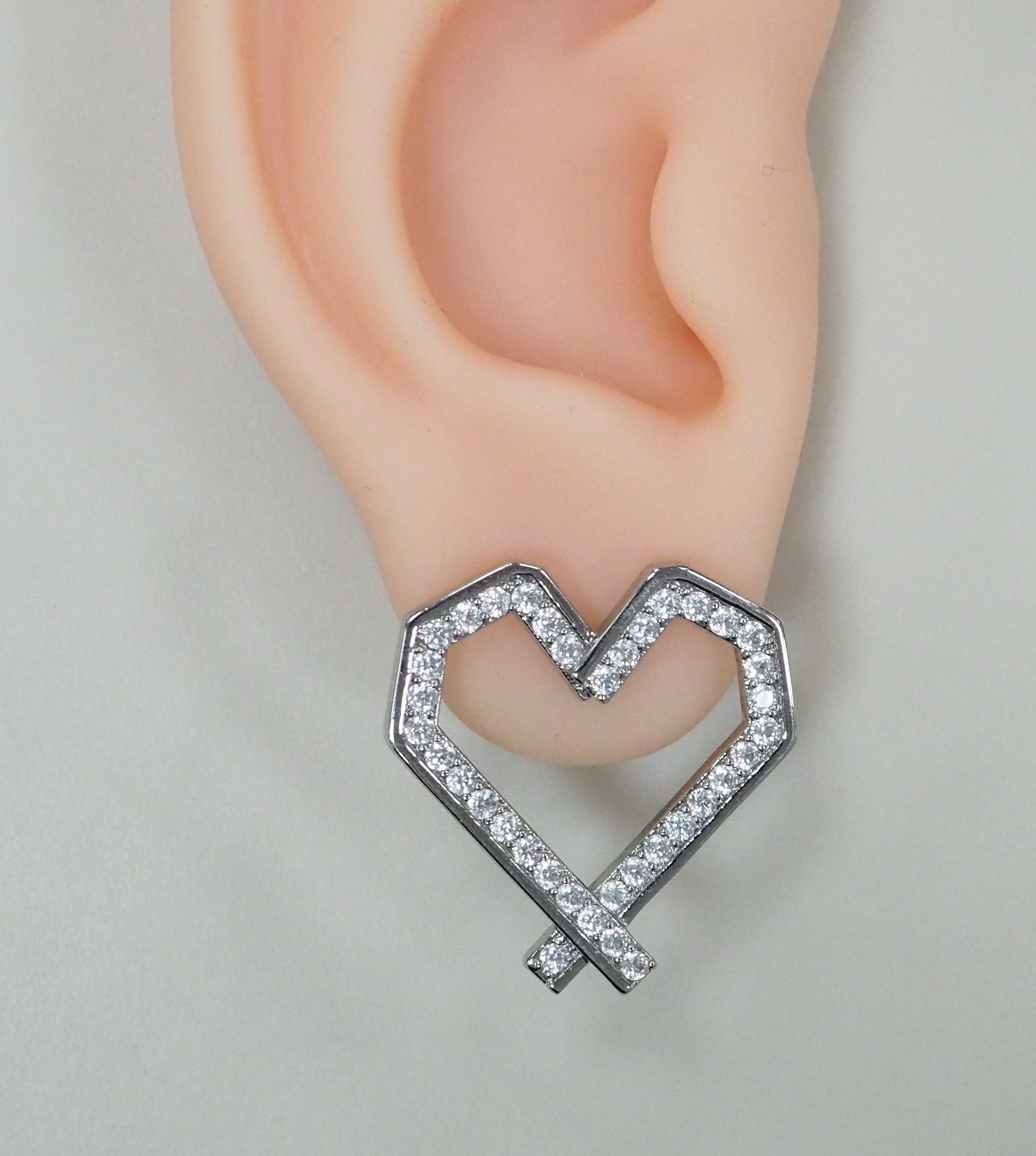 Бижутерные серьги с кубическим цирконием "Сердца"